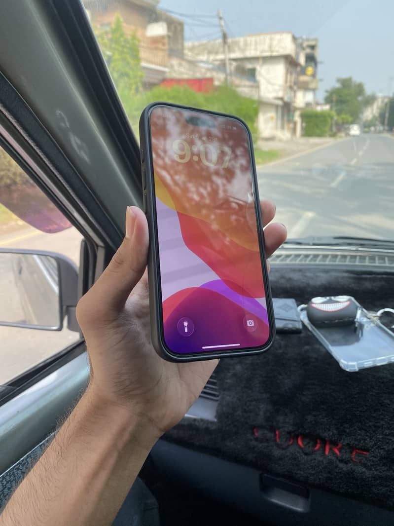 Apple iPhone 16 10
