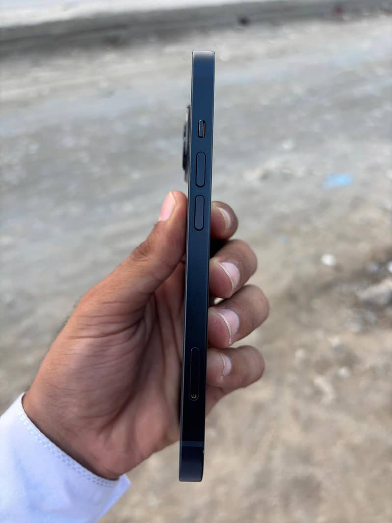 Apple iPhone 13 2