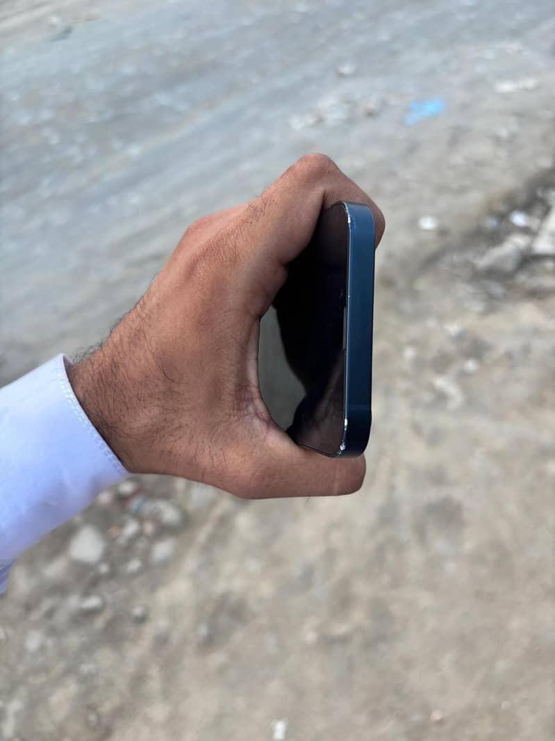 Apple iPhone 13 4