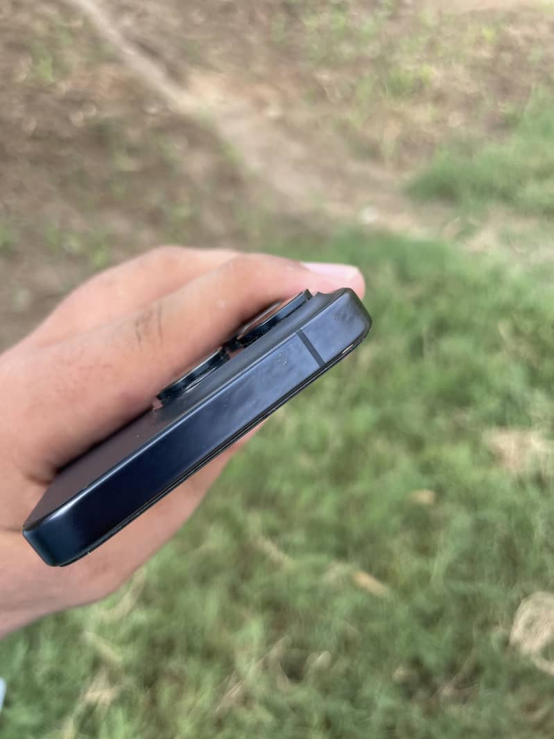 Apple iPhone 15 Pro 0