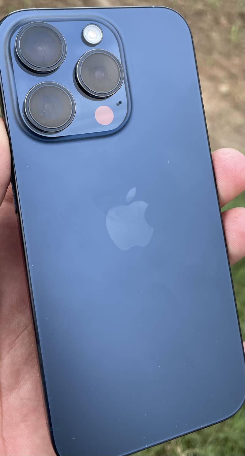 Apple iPhone 15 Pro 4
