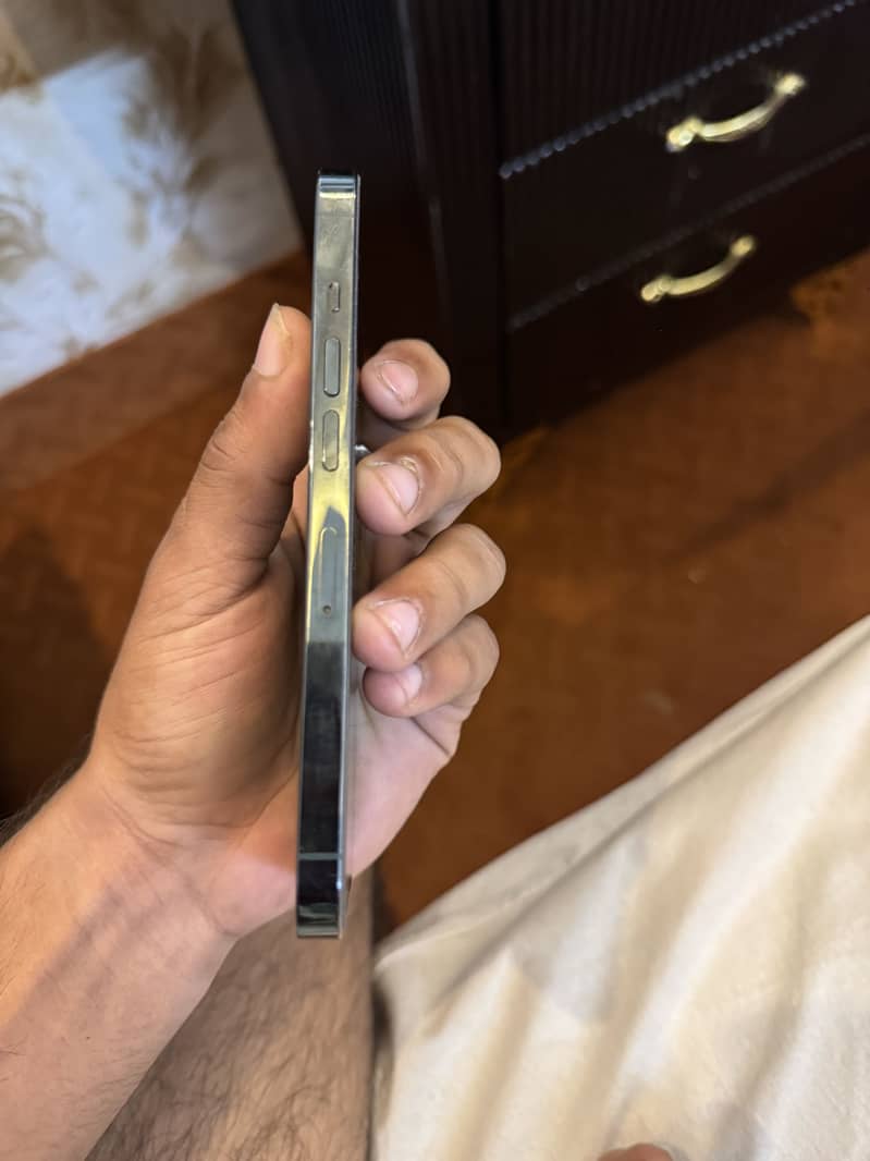 Apple iPhone 13 Pro 2
