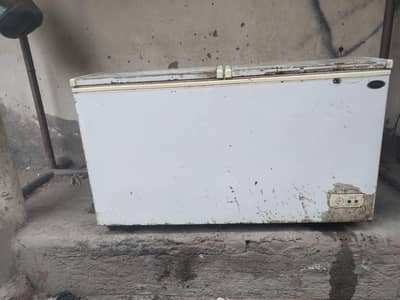 D freezer for sale in good condition whatup number 03244876696