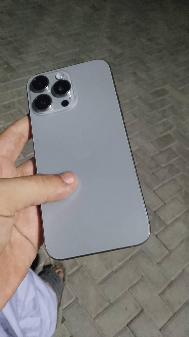 Apple iPhone 15 Pro Max 2