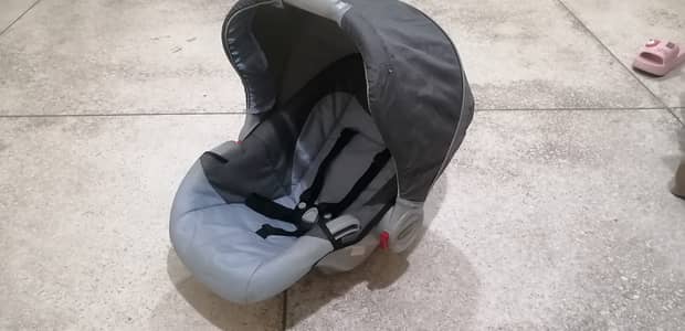 MAMALOVE 3-in-1  Baby Carrier / Rocking Cradle / Car Seat.