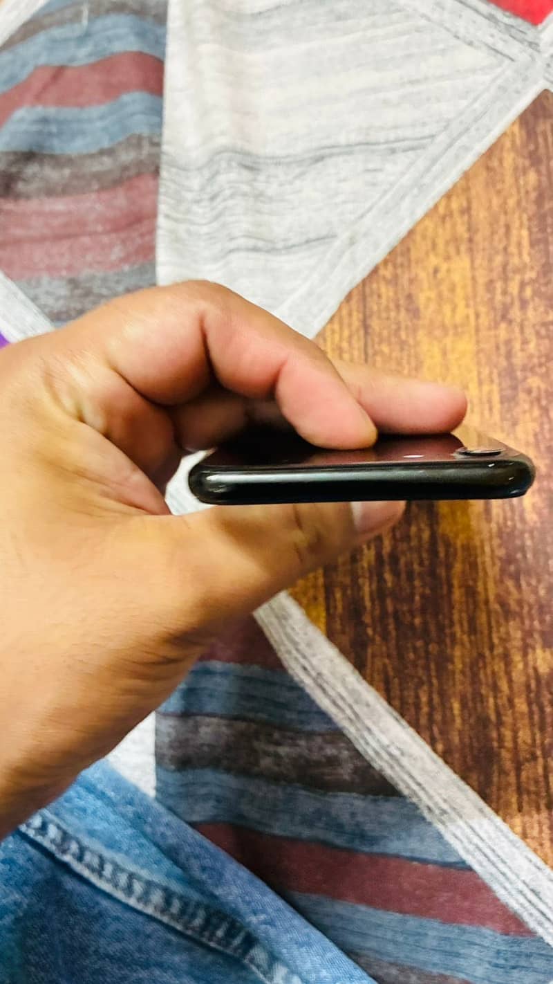 Apple iPhone 7 2