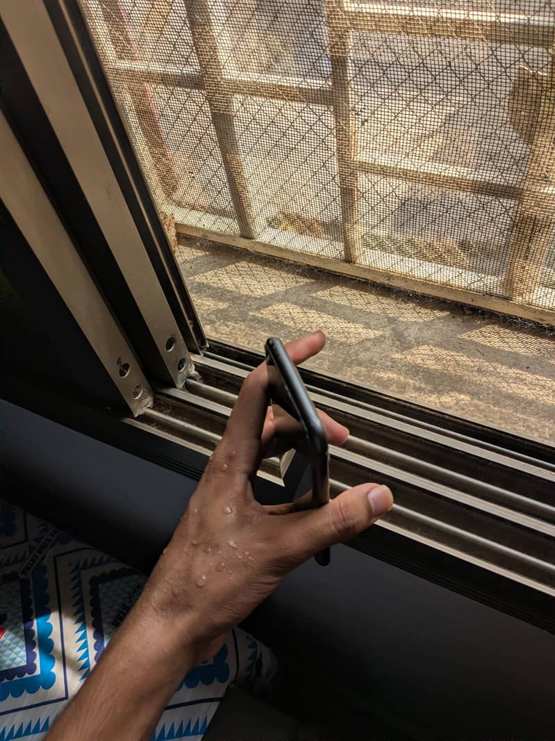 Apple iPhone 8 condition 10/10 5
