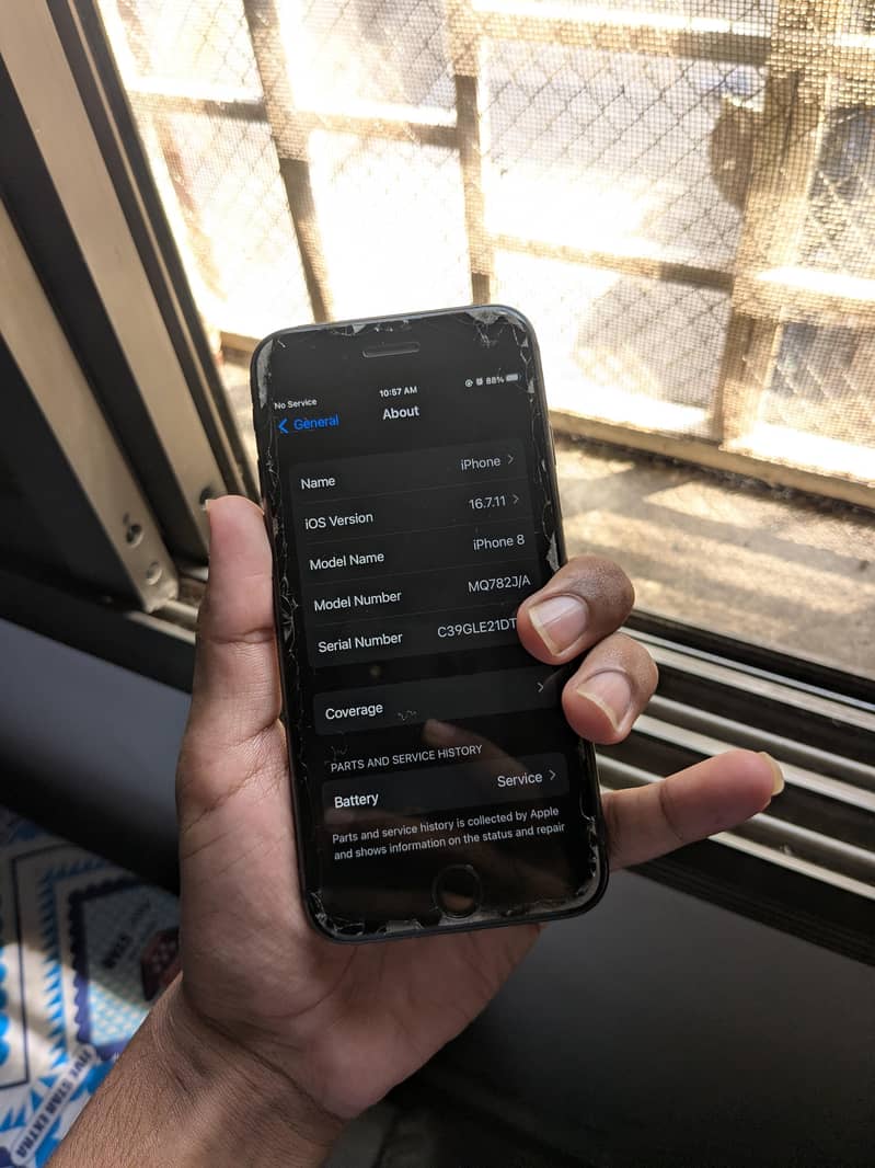 Apple iPhone 8 condition 10/10 6
