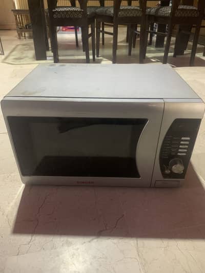 Singer microwave oven (USED AND IN GOOD CONDITION)
