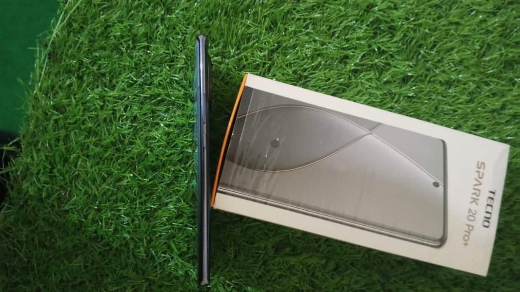 Tecno Spark 20 Pro Plus 2