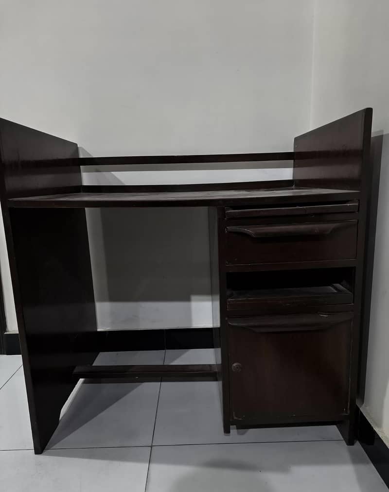 study desk 0