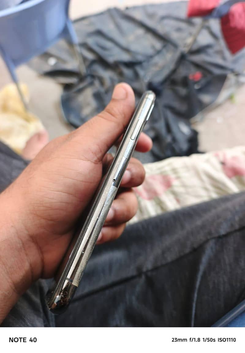 Apple iPhone X 4