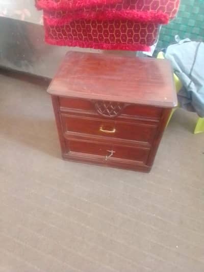 Queen size bed with dressing table and side tables
