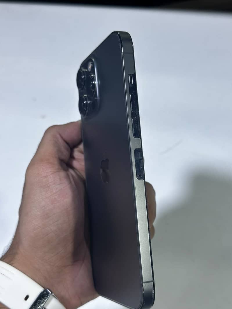 Apple iPhone 13 Pro Max 1