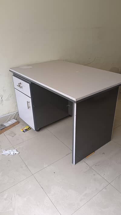 Office Tables 4pcs
