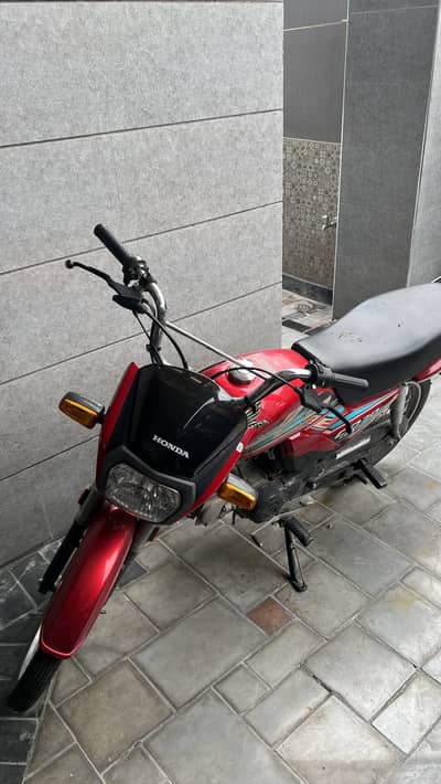 HONDA CD70 DREAM RED COLOR