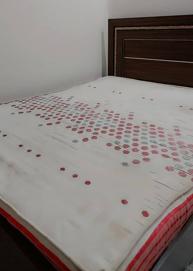 Queen Size Bed 2