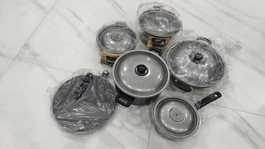 17 Piece NEW COOKWARE set