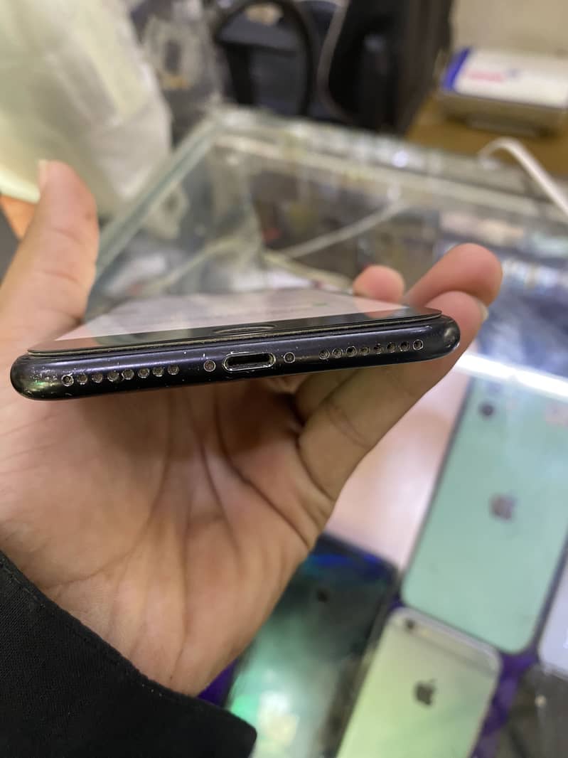 Apple iPhone 7 Plus 2