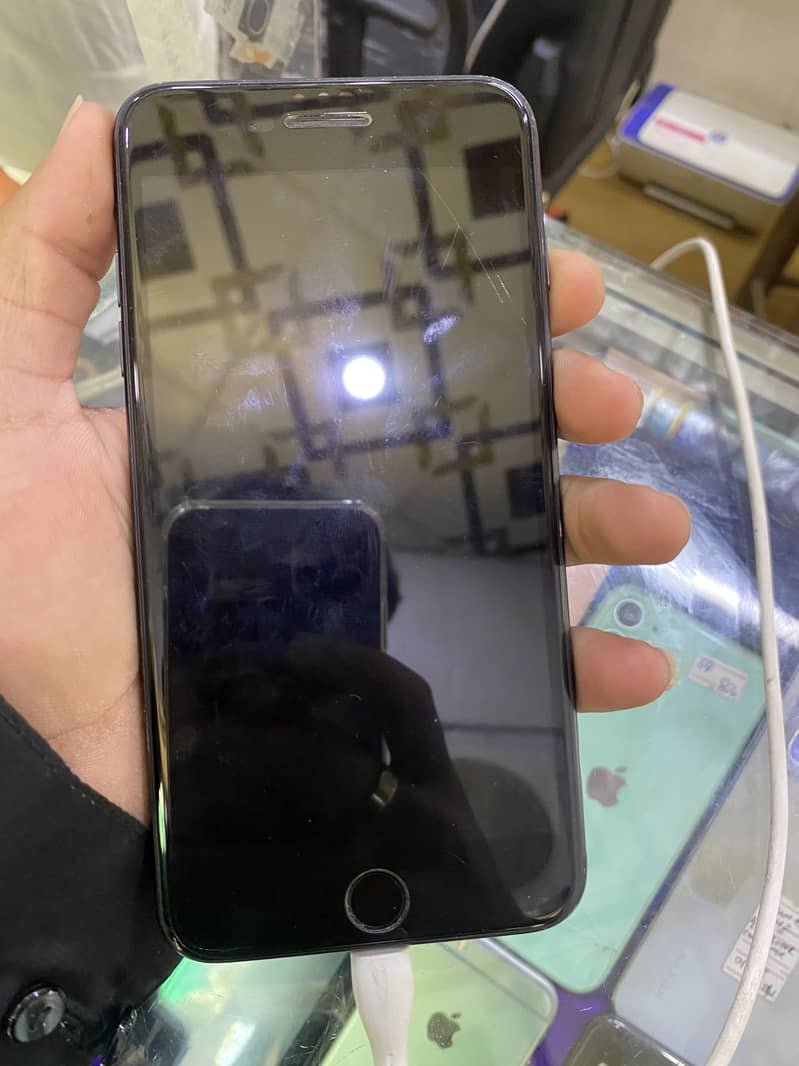 Apple iPhone 7 Plus 4