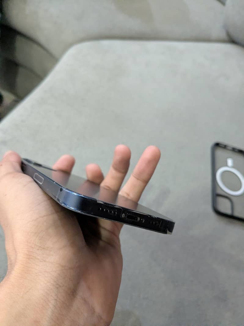 Apple iPhone 12 3