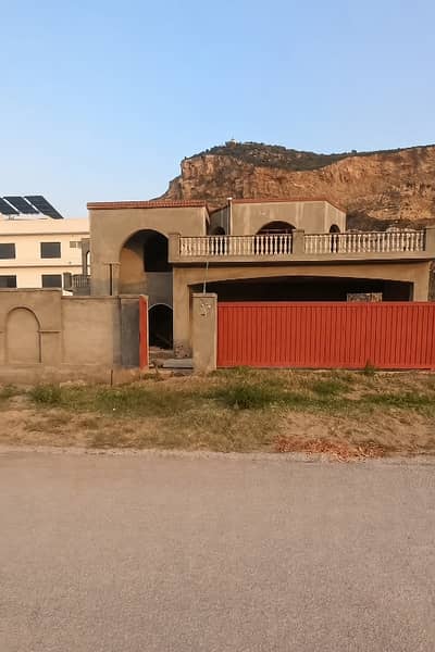2 Kanal Gray Structure House With Cool & Heating System.