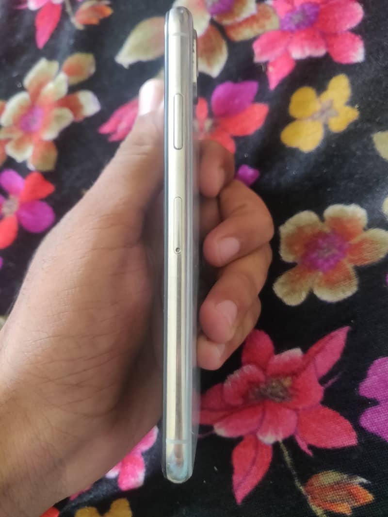 Apple iPhone X 5