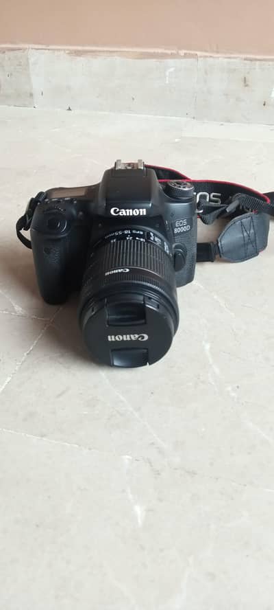 Canon 8000d + 2 betttry + 2 charger's + 1 boya mic douel + 1 portrait