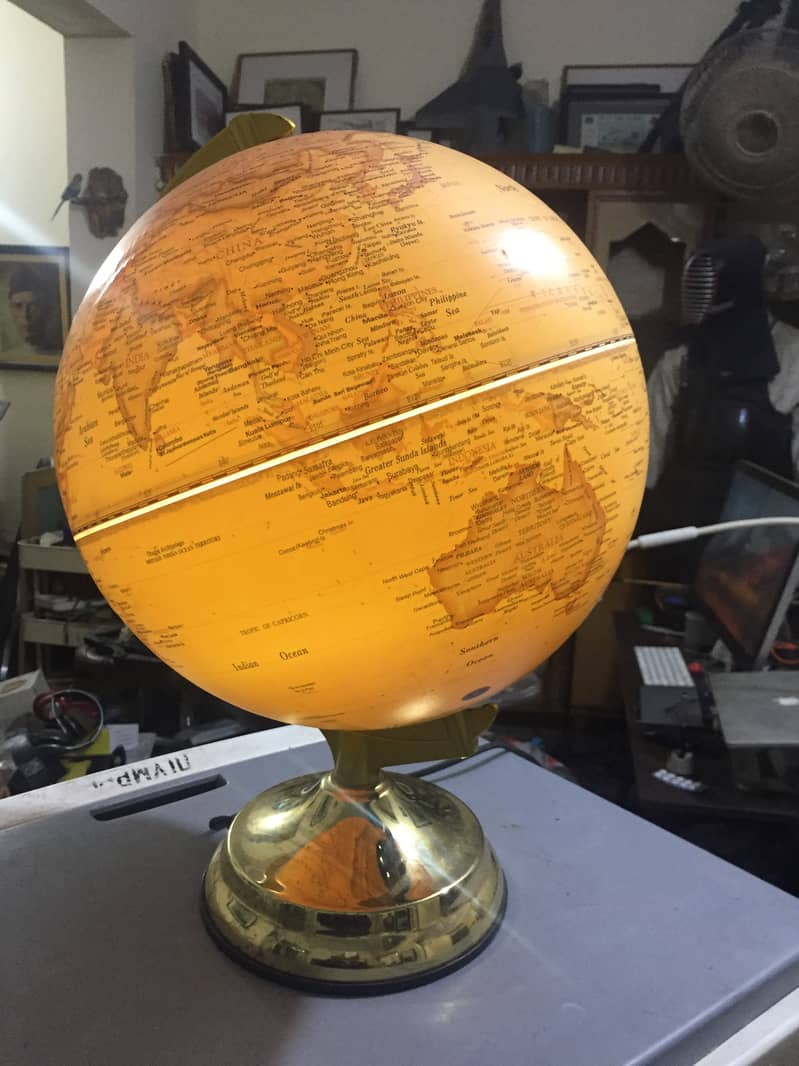 Touch Globe Lamp 3