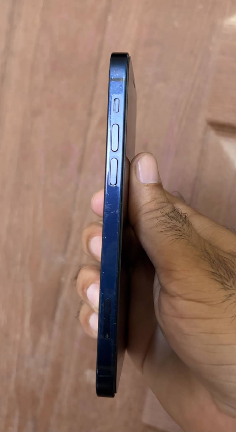 Apple iPhone 12 3