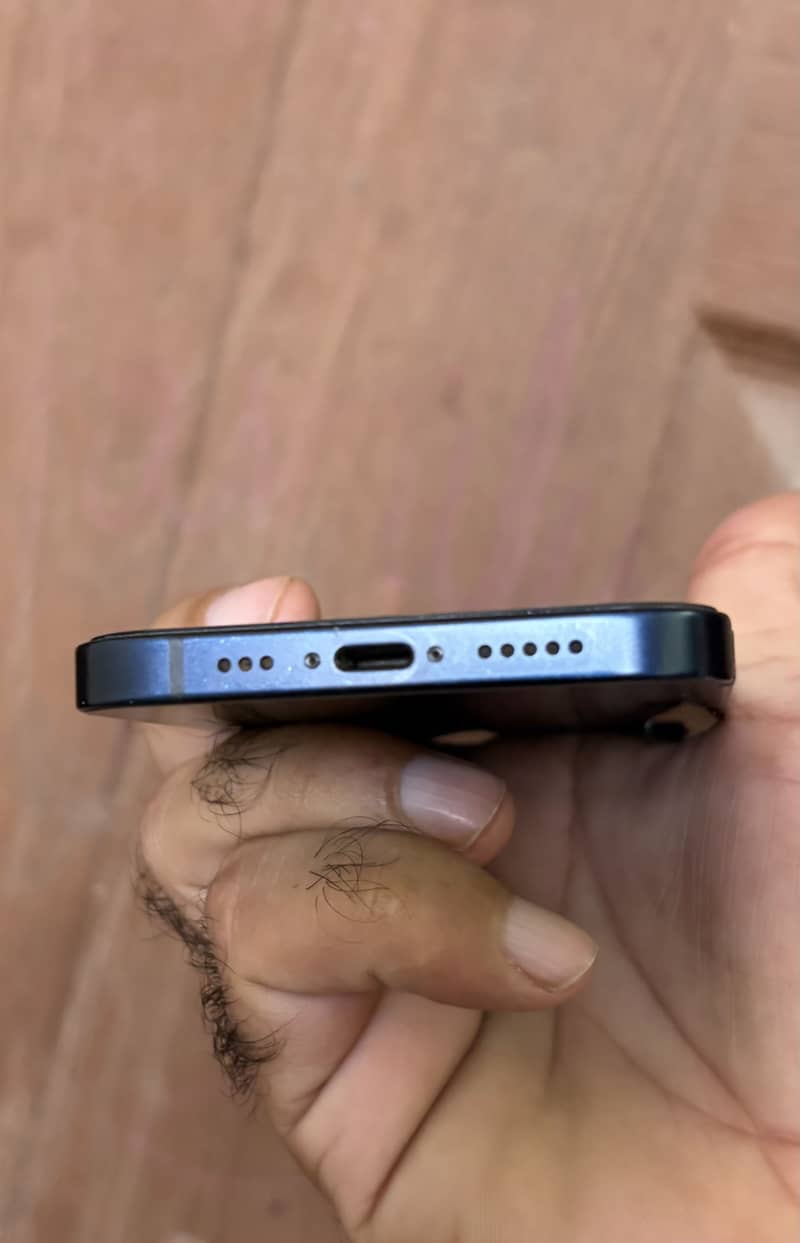 Apple iPhone 12 4