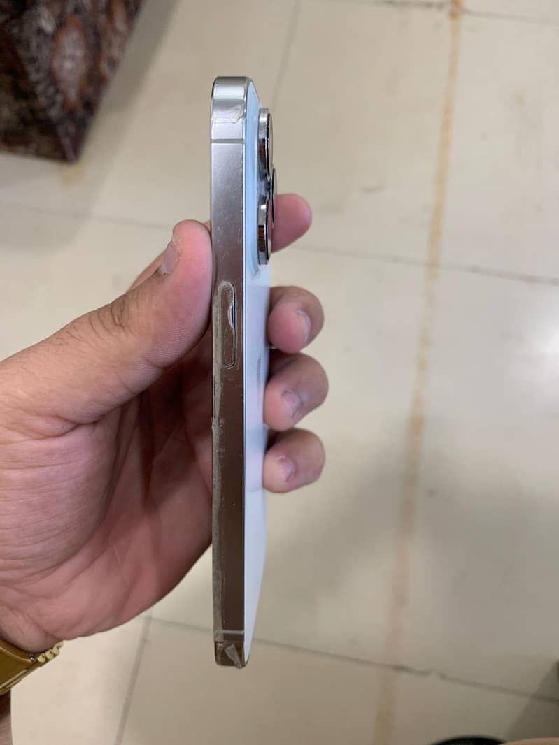 Apple iPhone 14 Pro 0
