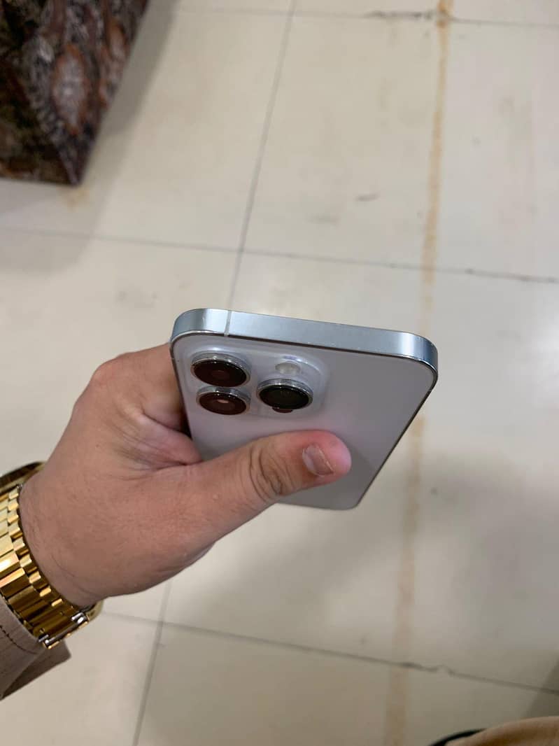 Apple iPhone 14 Pro 1