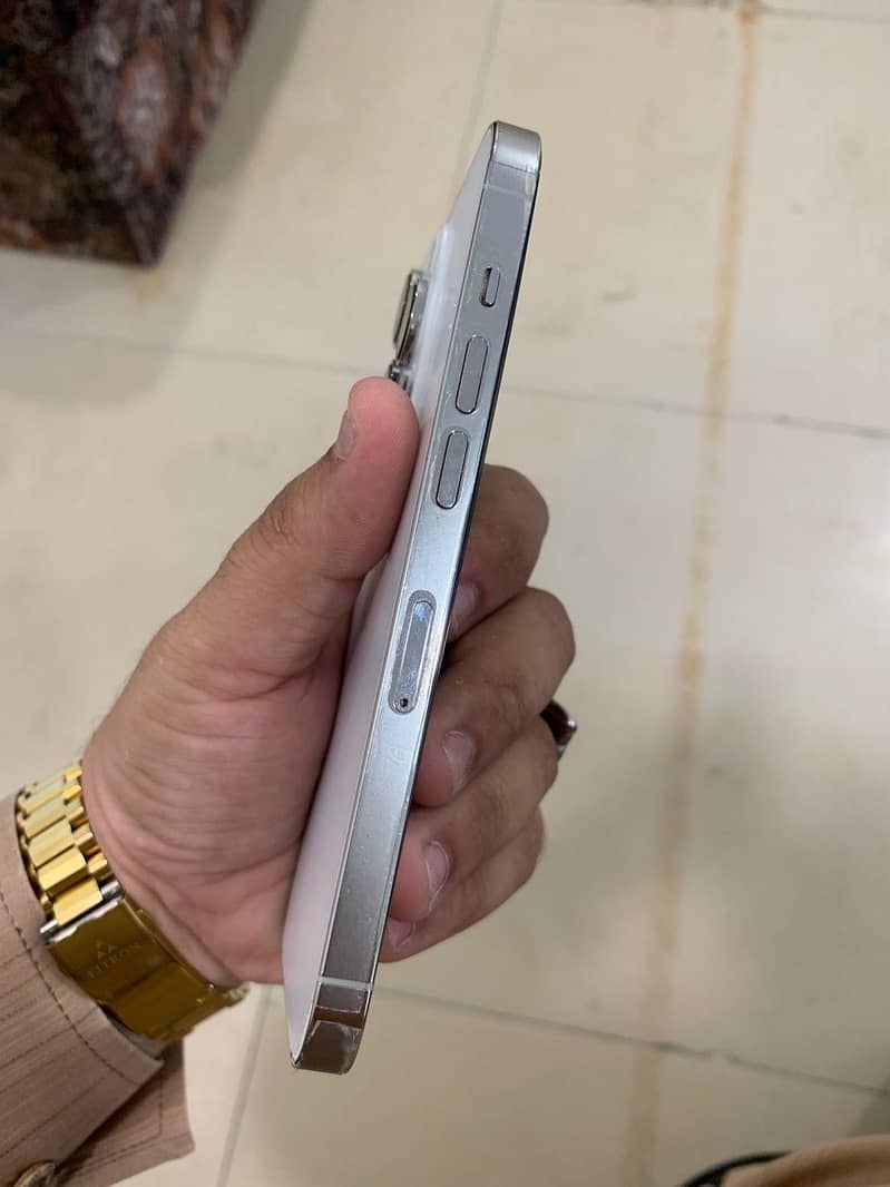 Apple iPhone 14 Pro 2