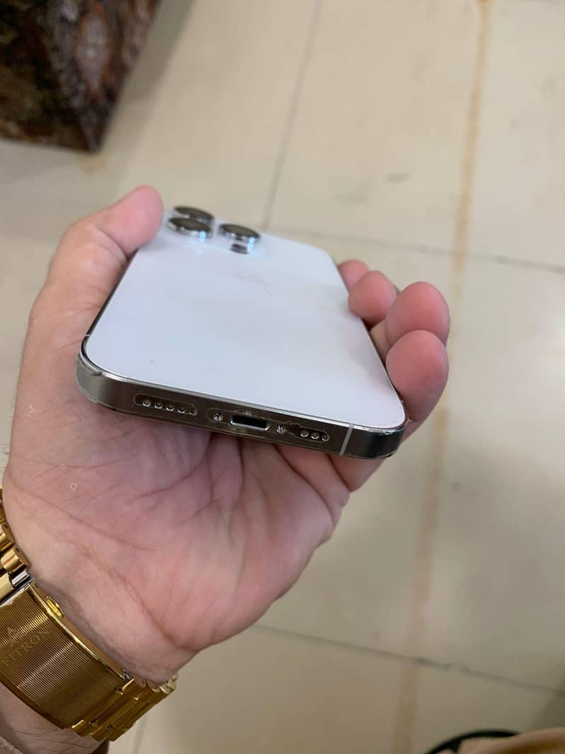 Apple iPhone 14 Pro 4