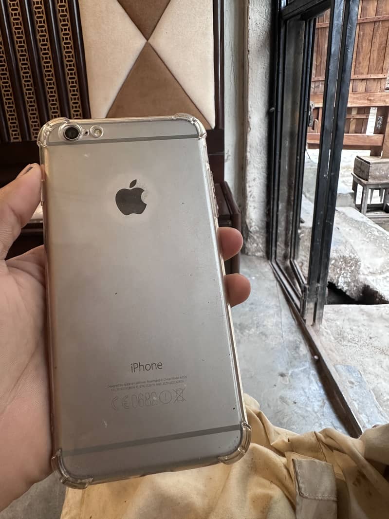 Apple iPhone 6 Plus 4