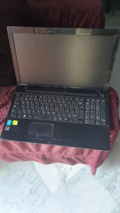 Toshiba Satellite i5 4th gen 8gb and 500gb hd with 2 gb graphic card