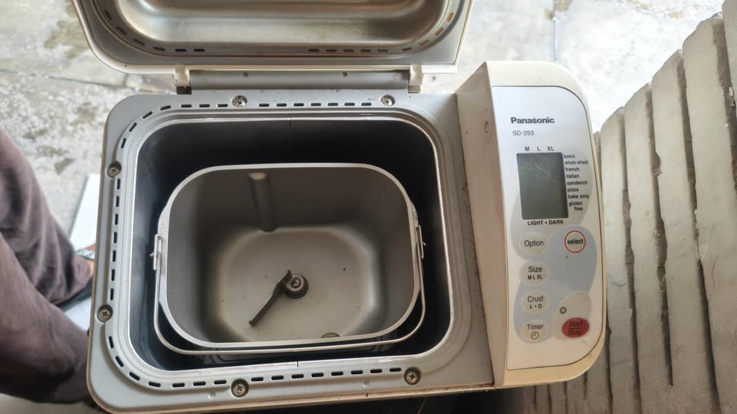 Panasonic SD-253 Bread Maker 1