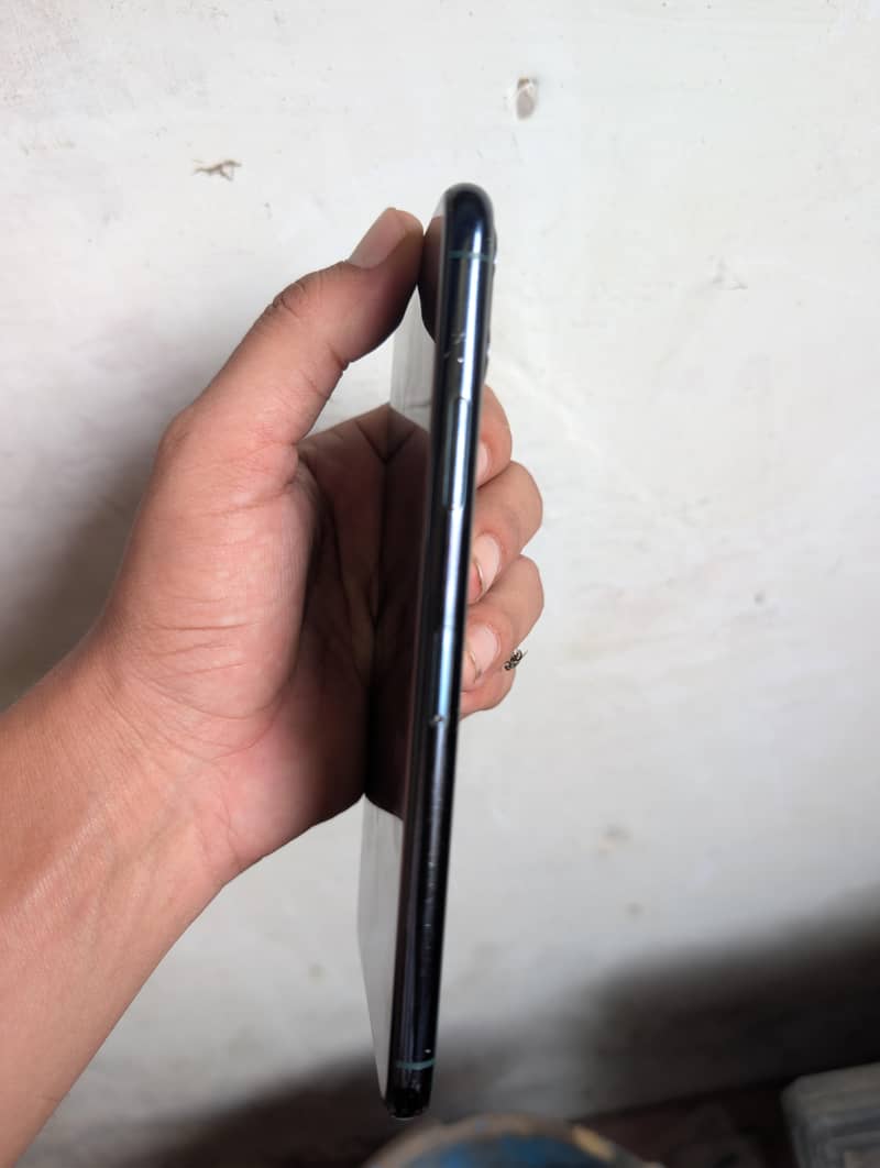 Apple iPhone 11 Pro Max 2
