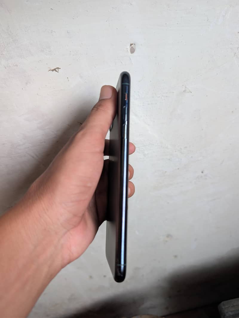 Apple iPhone 11 Pro Max 3