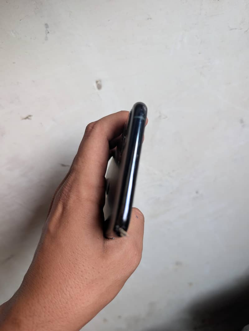 Apple iPhone 11 Pro Max 4