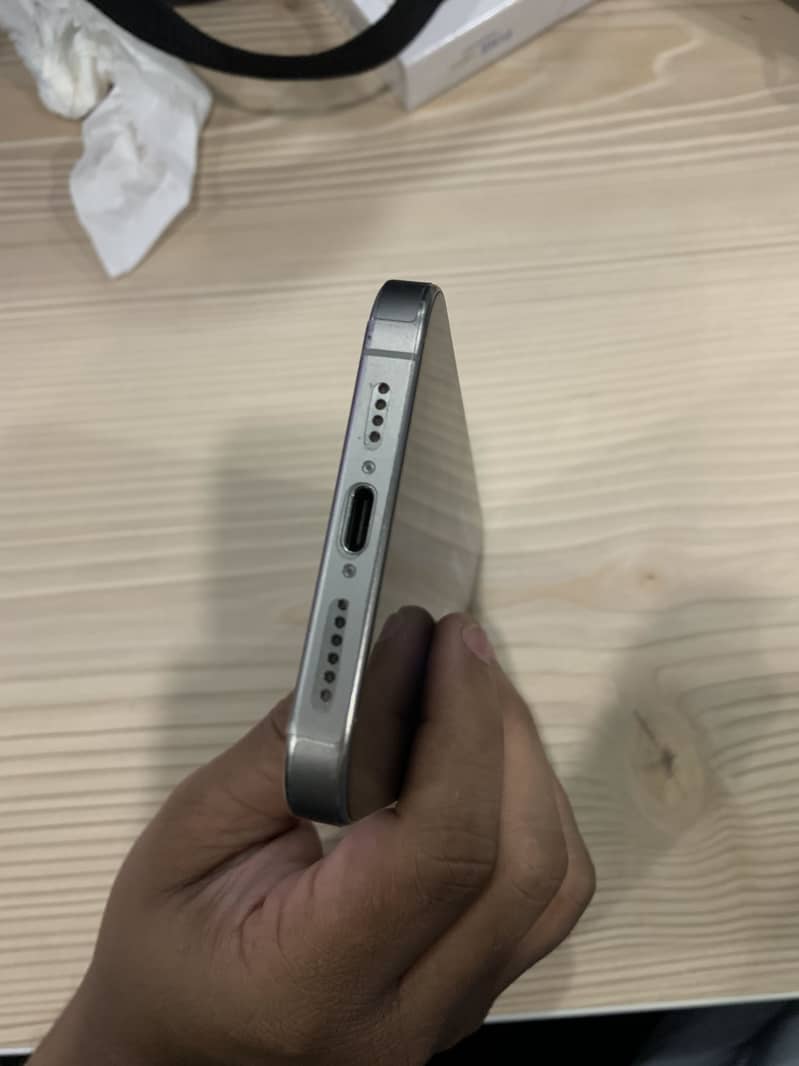 Apple iPhone 15 Pro Max 3