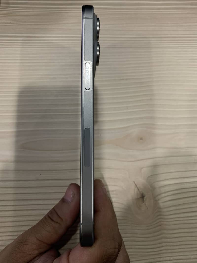 Apple iPhone 15 Pro Max 4