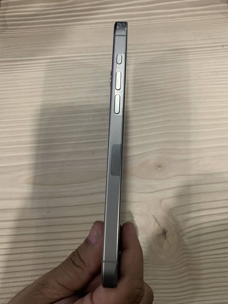 Apple iPhone 15 Pro Max 6