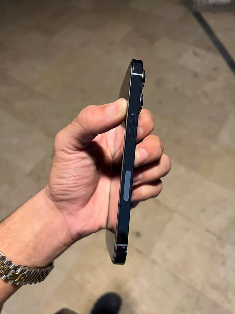 Apple iPhone 13 Pro 2