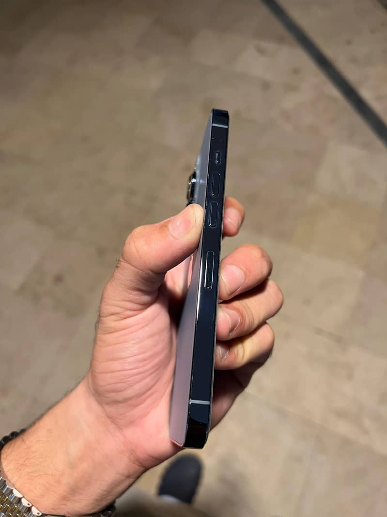 Apple iPhone 13 Pro 4