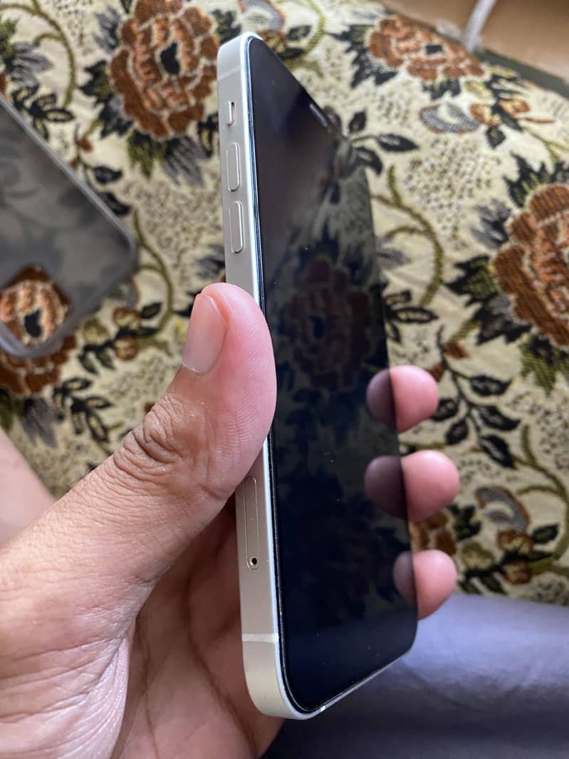 Apple iPhone 12 11