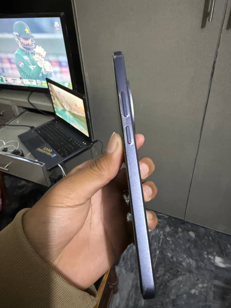 Realme 13 Plus 3