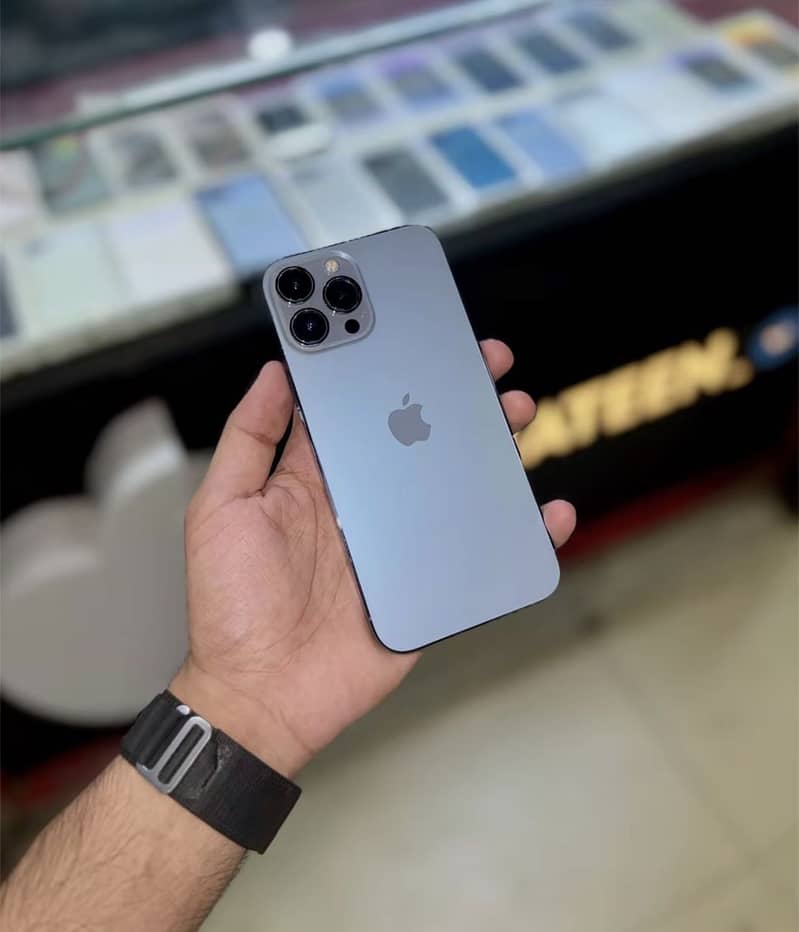 Apple iPhone 13 Pro Max 0