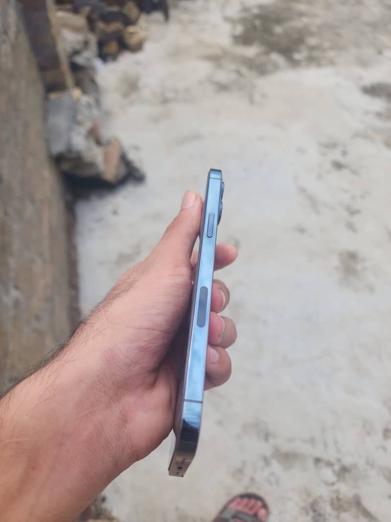 iPhone 12 Pro Max 1
